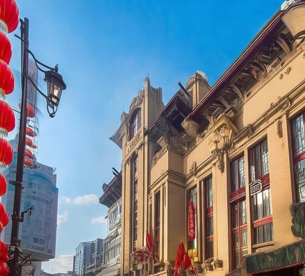 济南翰林酒店位于济南市中心的哪一家？